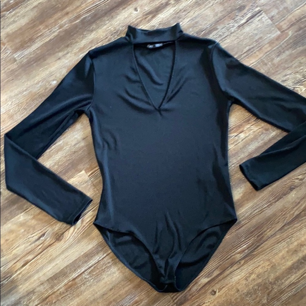 Black ribbed keyhole bodysuit from Zara. Size m